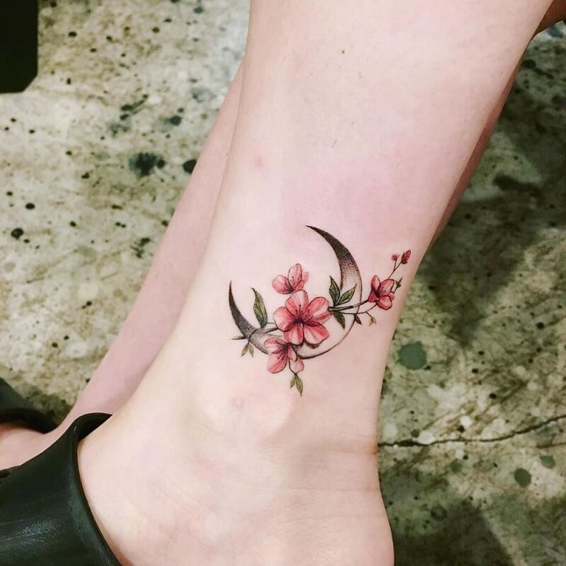 Hình xăm hoa ở cổ chân nữ đẹp